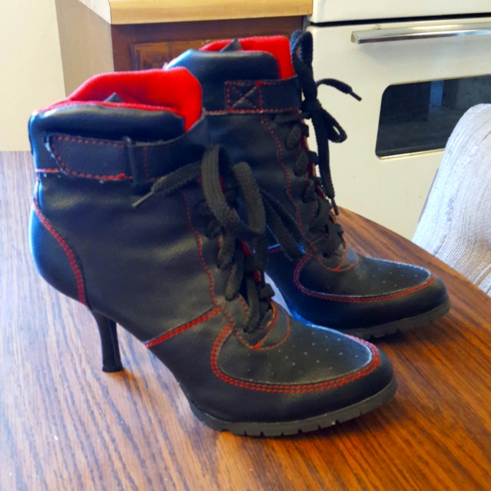 Funky Chunk high top heeled boots
